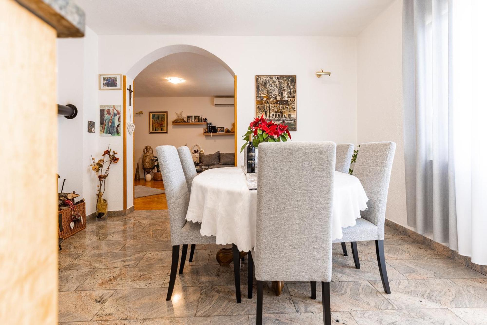 Apartman Nora أوميس المظهر الخارجي الصورة