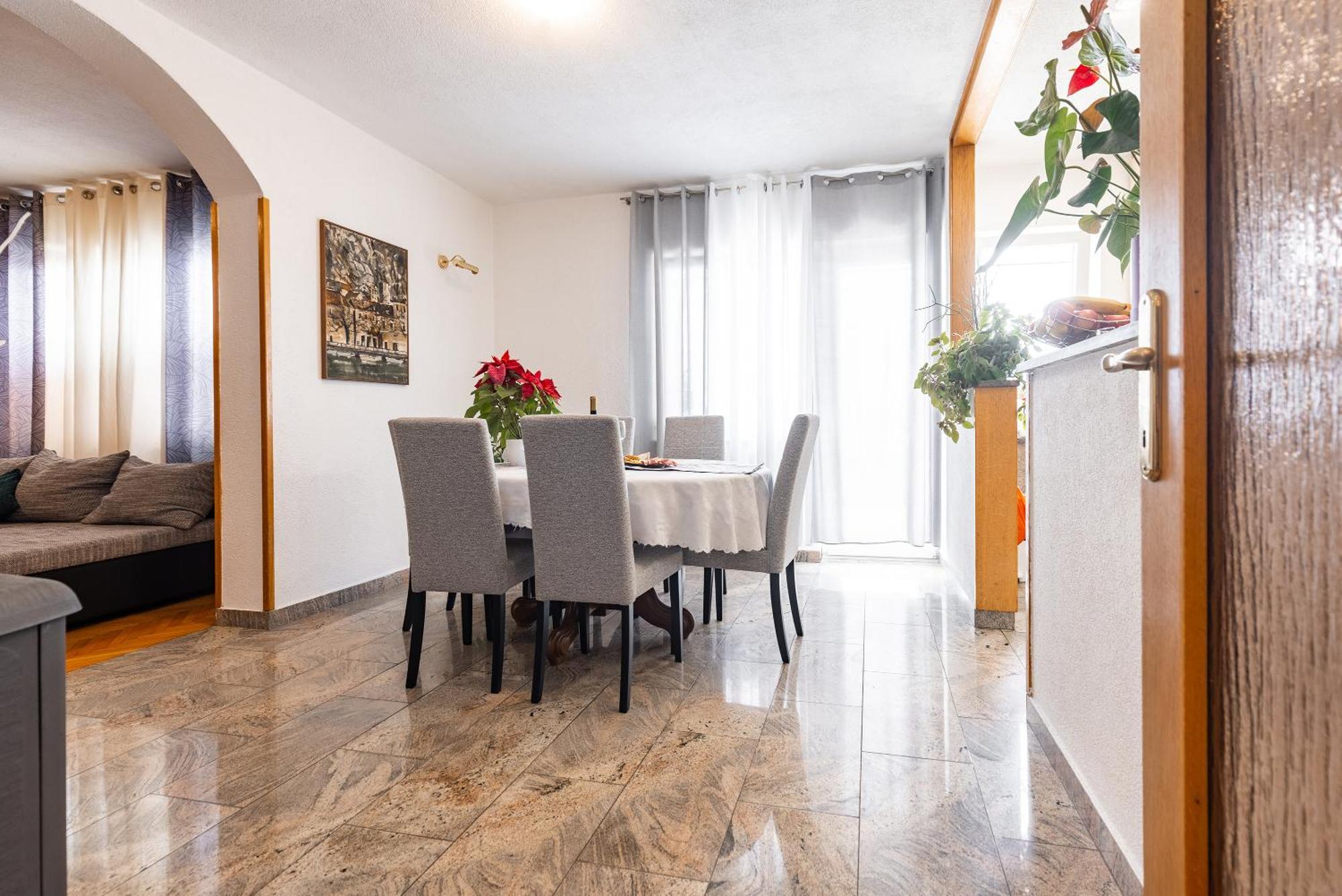 Apartman Nora أوميس المظهر الخارجي الصورة