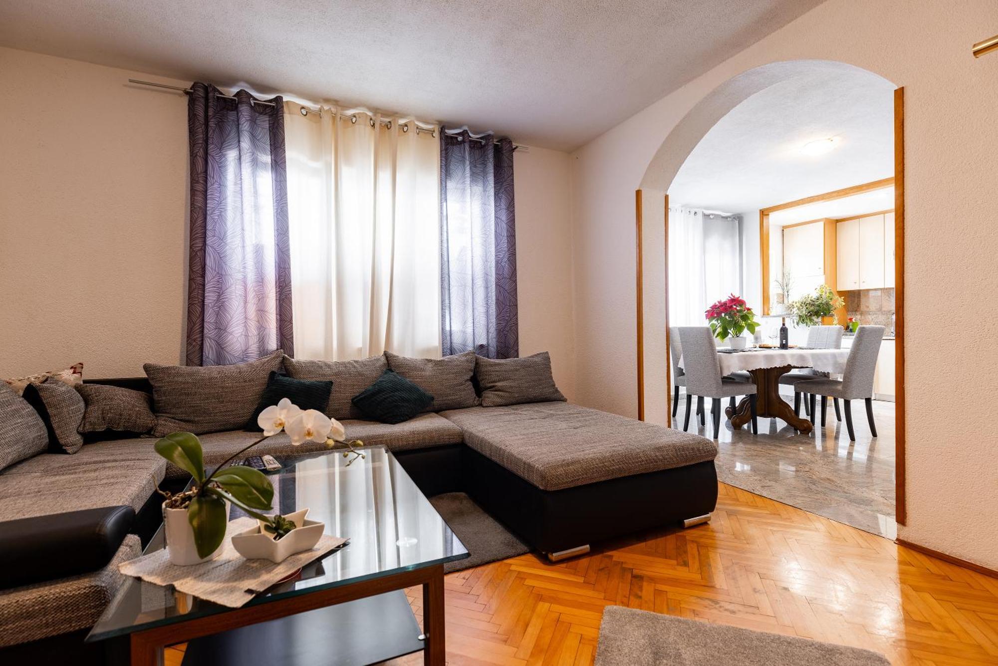 Apartman Nora أوميس المظهر الخارجي الصورة