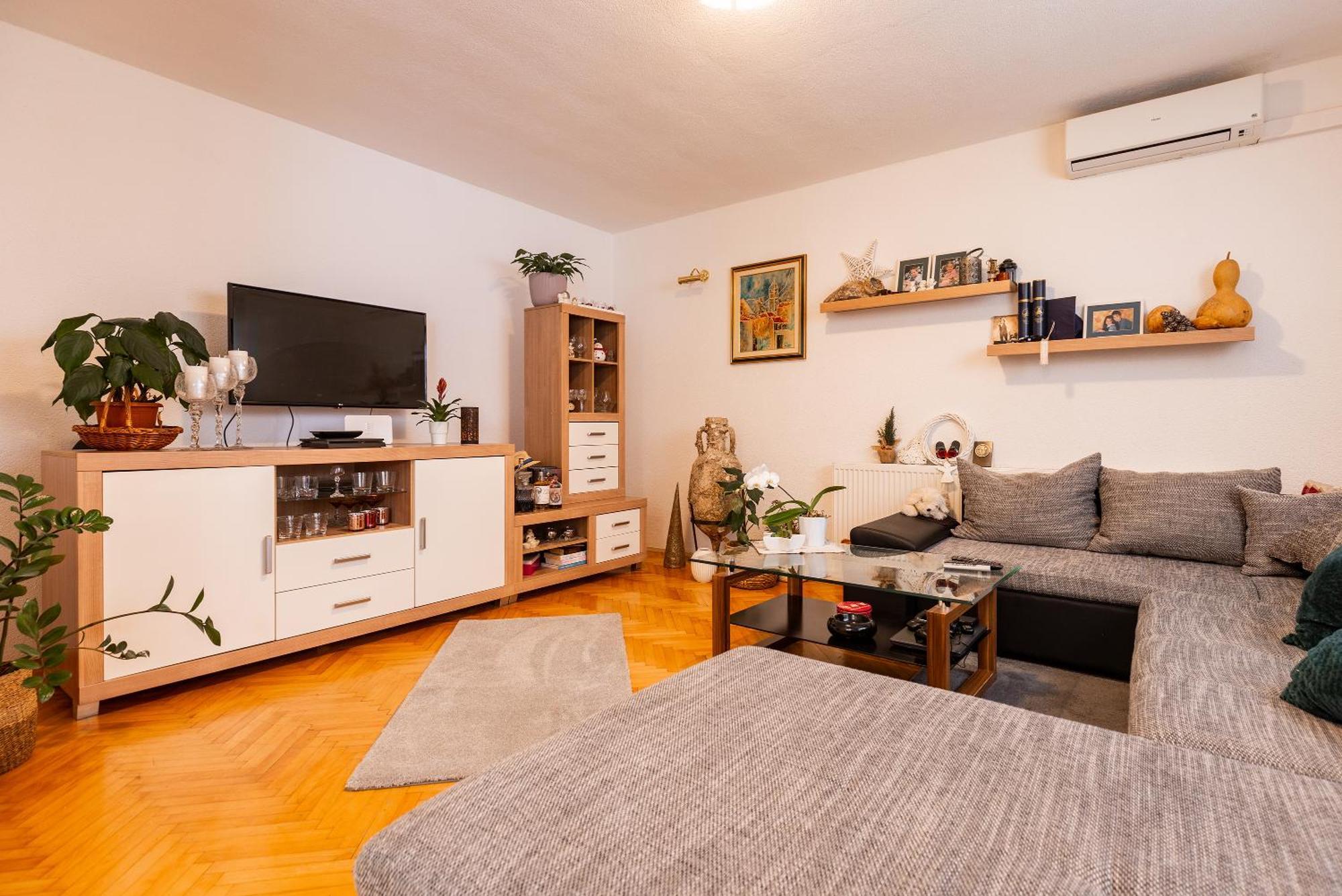 Apartman Nora أوميس المظهر الخارجي الصورة