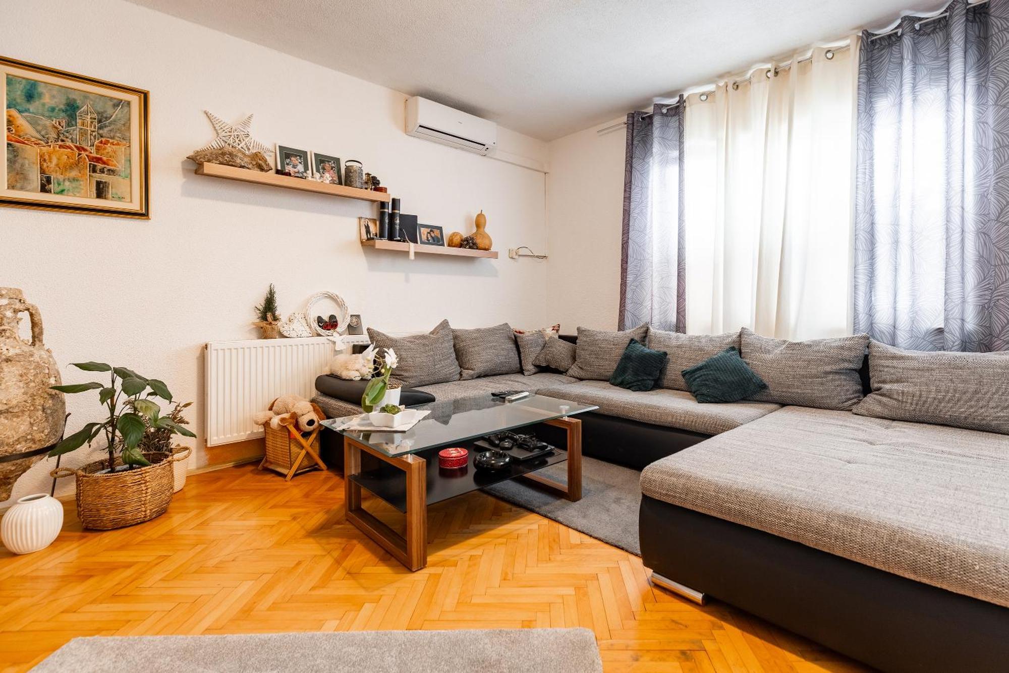 Apartman Nora أوميس المظهر الخارجي الصورة